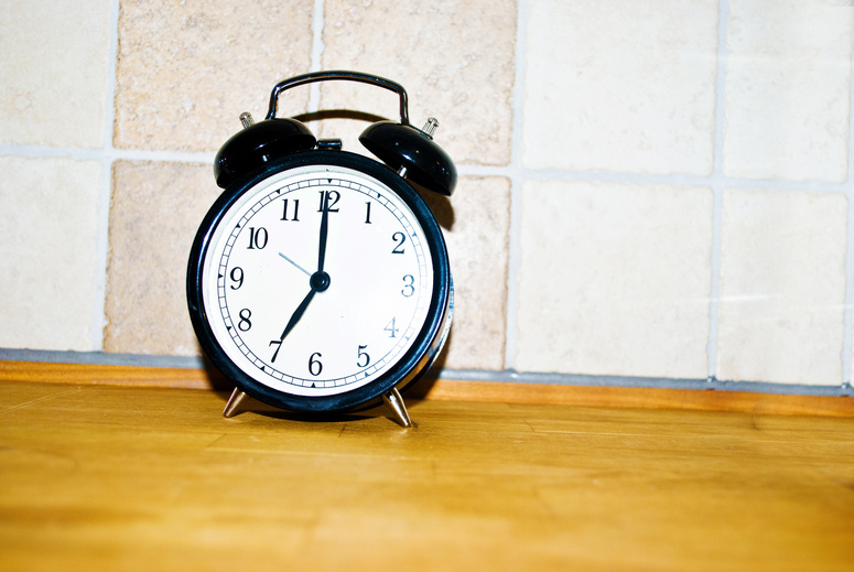 Retro Table Alarm Clock (7am or 7pm)